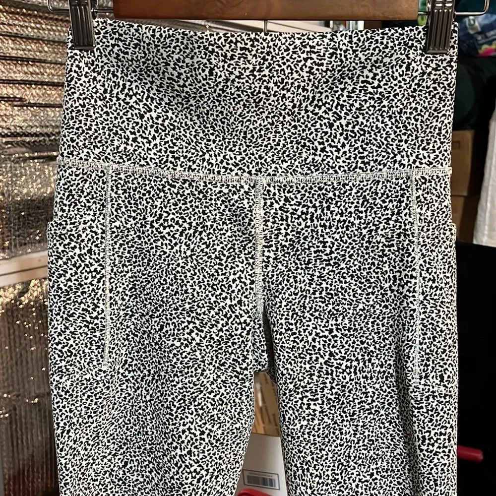 Athleta Women 25” Salutation Stash II Textured Tight 631936 Black White Size XS - Picture 3 of 6